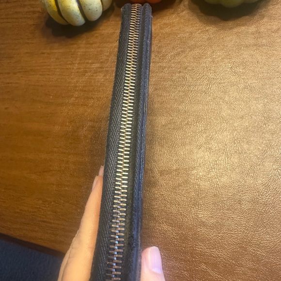 Gucci GG Black Leather Wallet with Silver Logo Charm Women’s Luxury - Picture 5 of 14